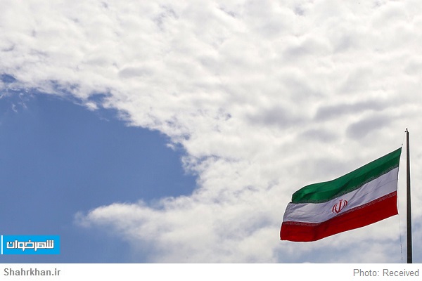 نصب پرچم 42 متری بر فراز آسمان مشگین شهر 1 ایران