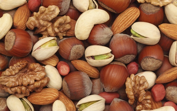 مضرات استفاده زیاد از آجیل 1 آجیل
