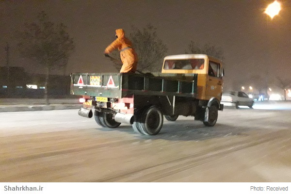 نمکپاشی برای تسهیل تردد شهروندان ادامه دارد 2 برف روبی
