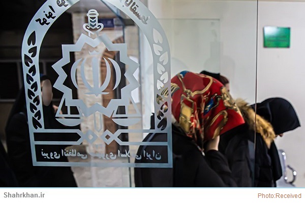 اخاذی خانم جوان با لباس پلیس 1 زن مجرم