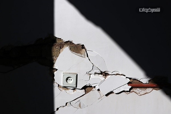 ترک برداشتن دیوار بر زلزله 1 ترک برداشتن دیوار بر زلزله
Cracking of the wall due to the earthquake